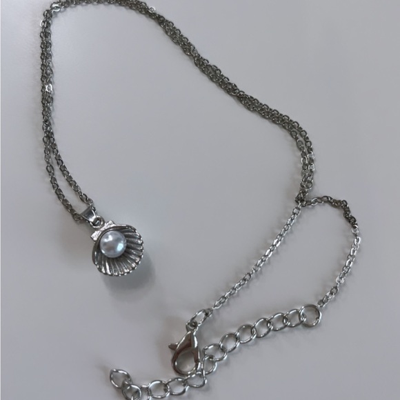 NWT silver seashell pearl necklace - Picture 4 of 5